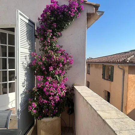 Elegant Flat Central Tropez With Terrace *